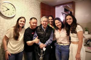 El anciano expresidente peruano Alberto Fujimori, condenado a 25 años de prisión por crímenes contra la humanidad, recobró la libertad este miércoles. Foto: @KeikoFujimori