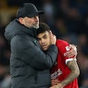 Jürgen Klopp abrazando a Luis Díaz, uno de sus dirigidos en Liverpool