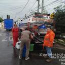 Debido a que aún no ha llegado el suministro de agua potable, se han dispuesto algunos carrotanques para que la comunidad pueda recolectar este líquido.