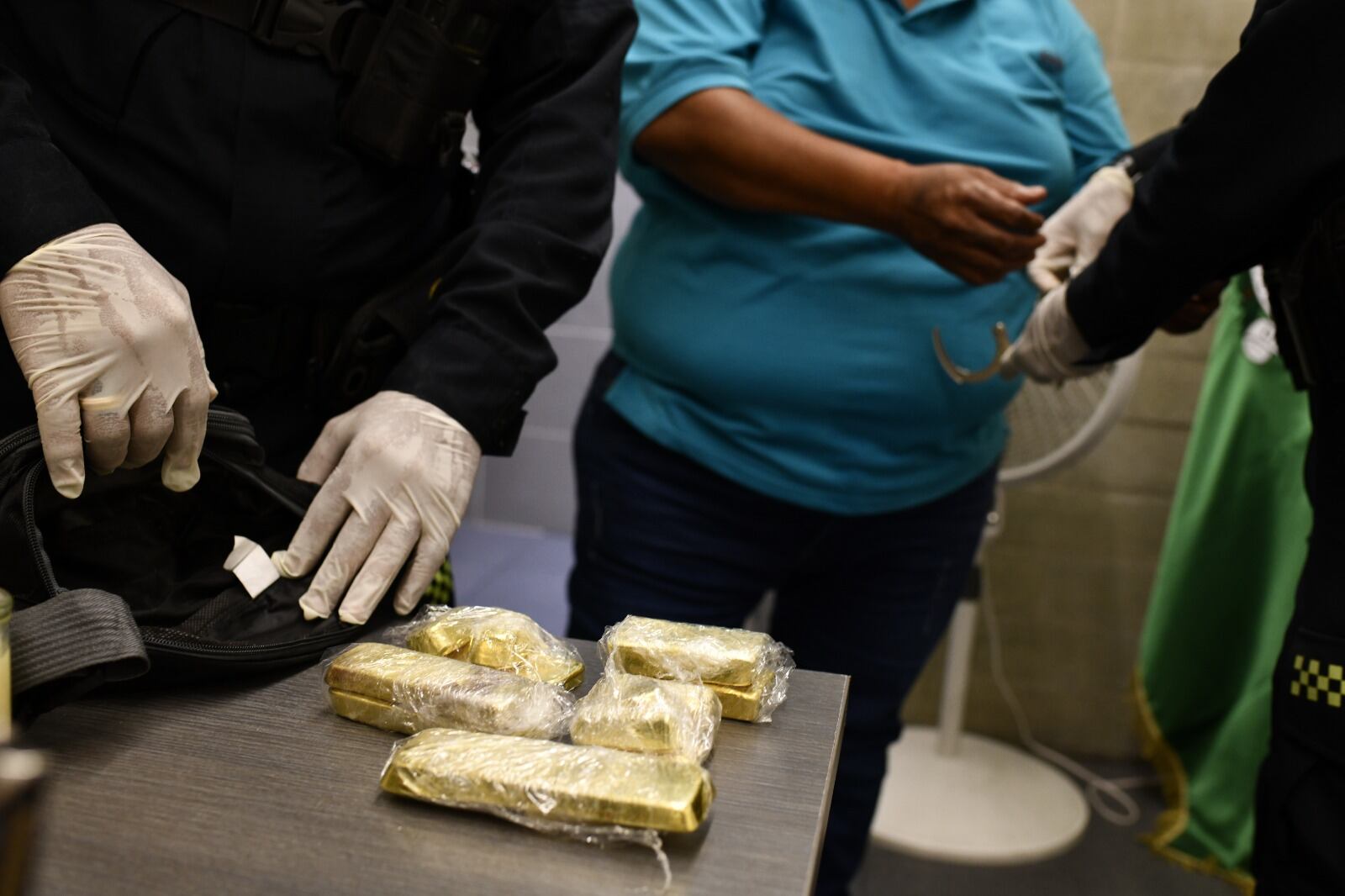 Las autoridades policiales que se encontraban en el aeropuerto lograron la captura del individuo