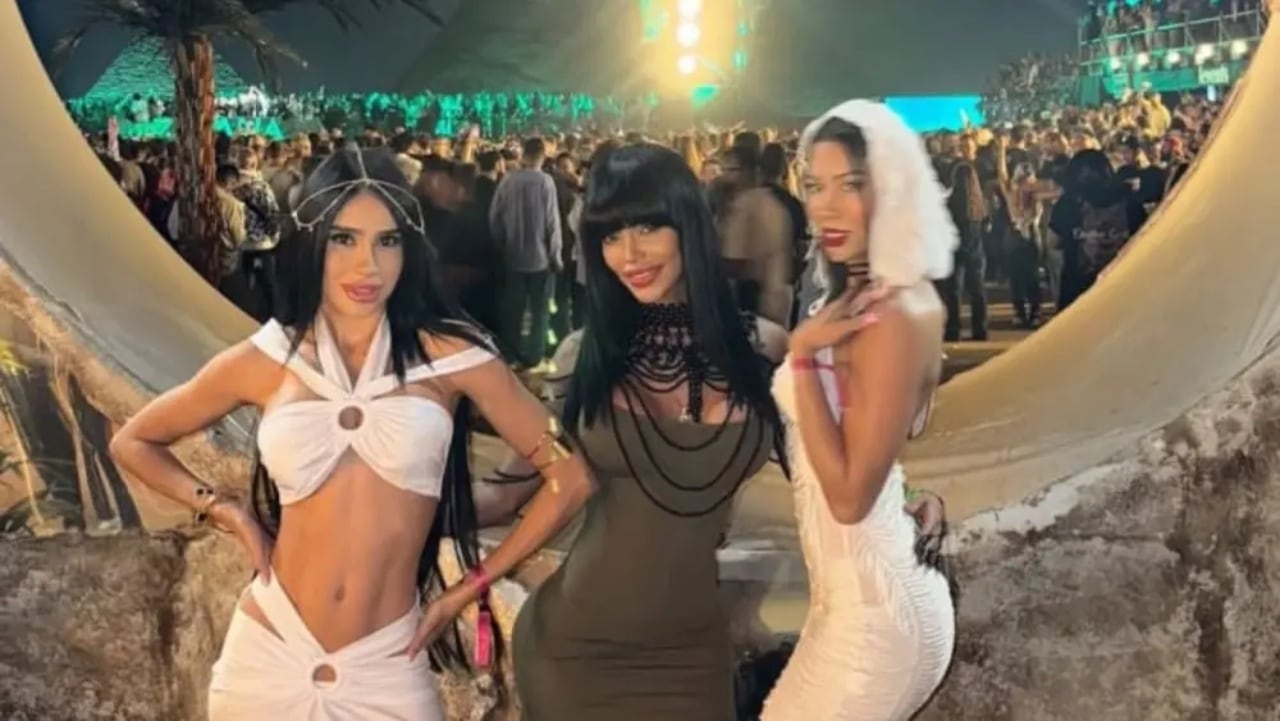 En esta foto se ve a la colombiana en compañía de Estefany Bedoya y Jessi Escobar durante el festival.