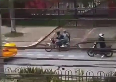 Los ladrones huyeron en motocicletas.