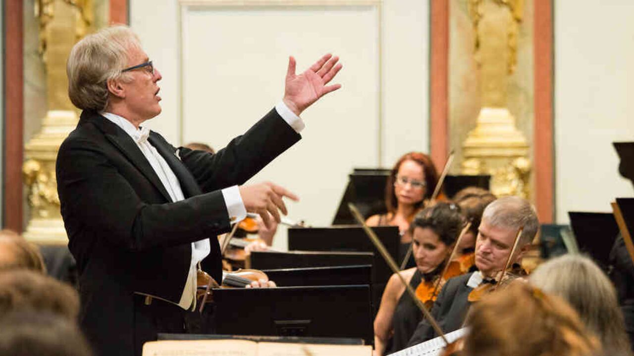 Martin Haselböck dirige la Wiener Akademie