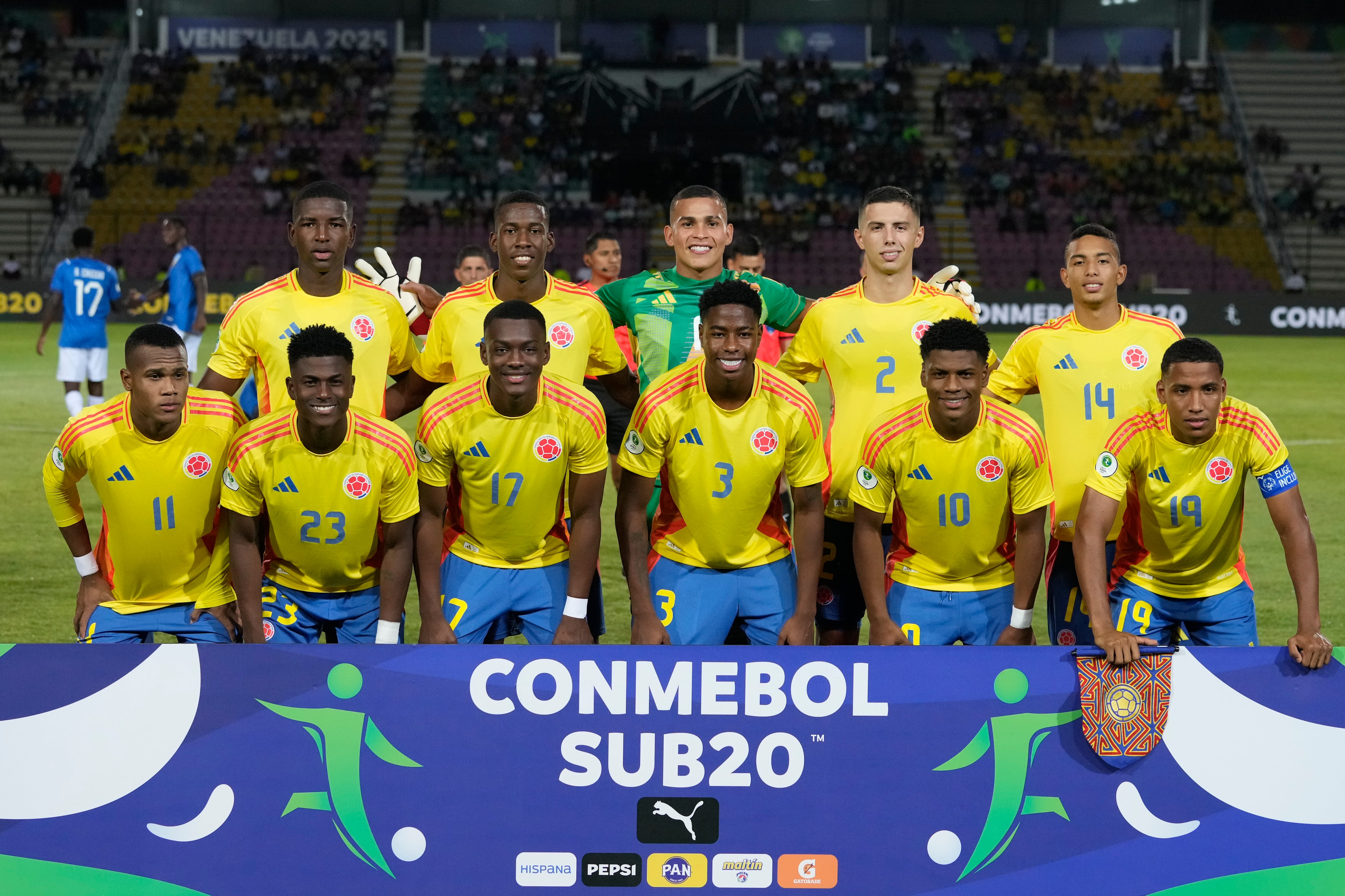 Colombia's players pose for a team photo before a South American U-20 Championship soccer match against Ecuador in Valencia, Venezuela, Tuesday, Jan. 28, 2025. (AP Photo/Ariana Cubillos)