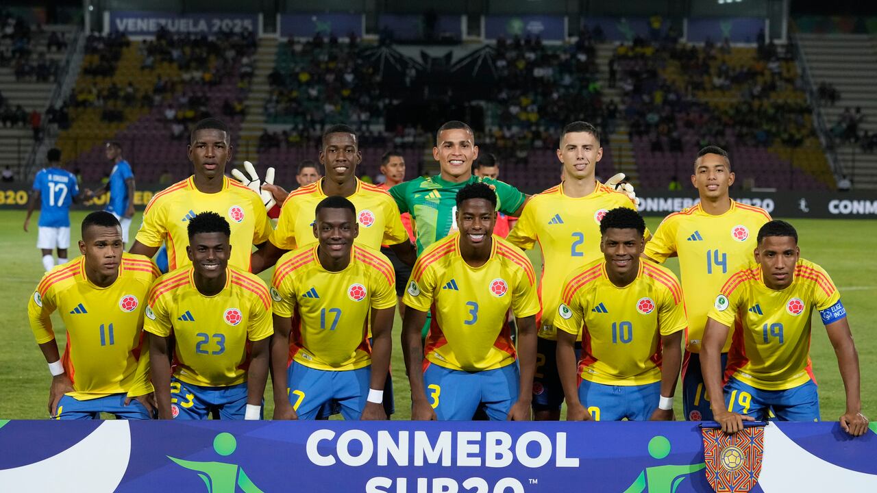 Colombia's players pose for a team photo before a South American U-20 Championship soccer match against Ecuador in Valencia, Venezuela, Tuesday, Jan. 28, 2025. (AP Photo/Ariana Cubillos)