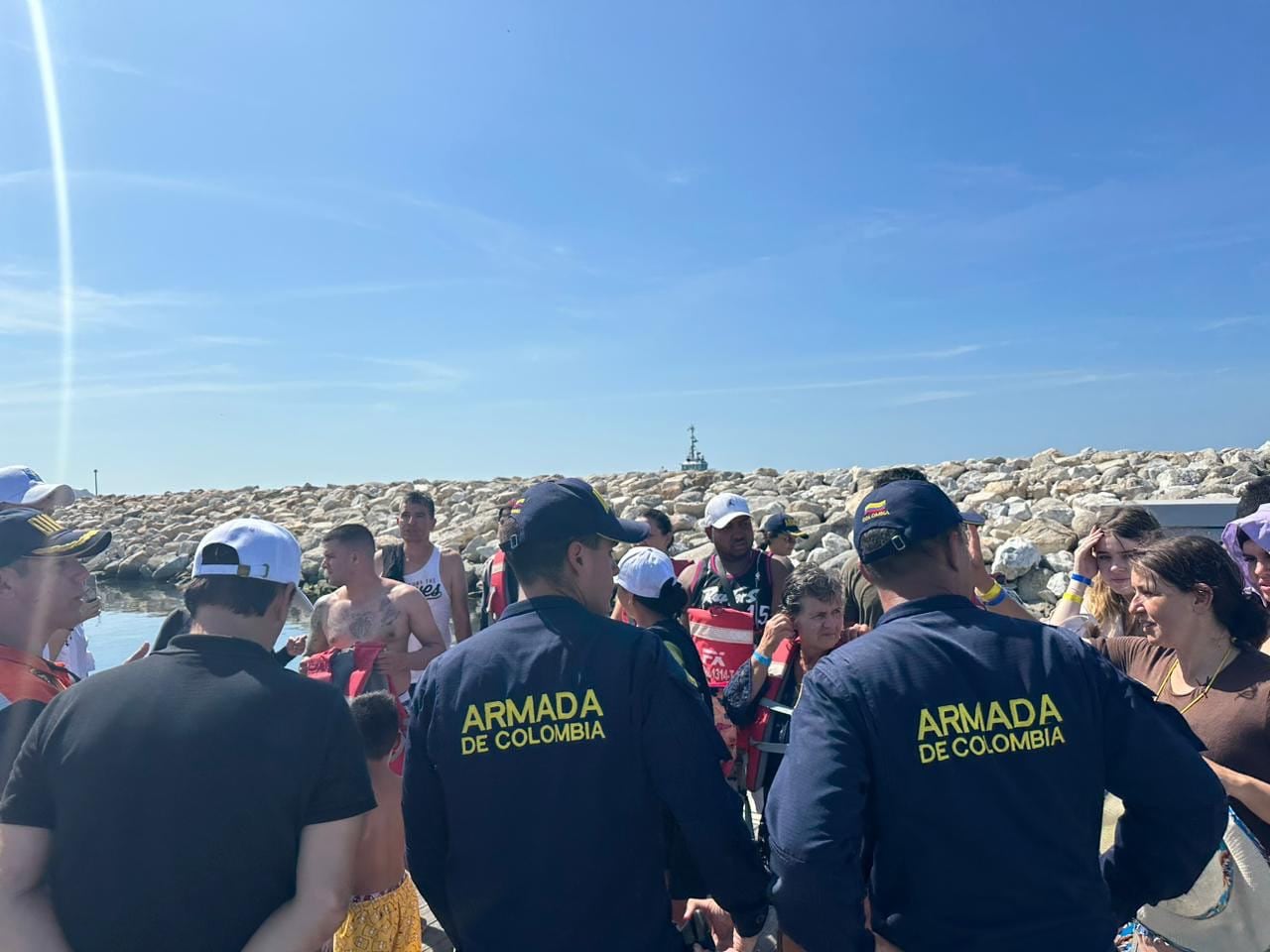 La Armada de Colombia rescató 22 turistas