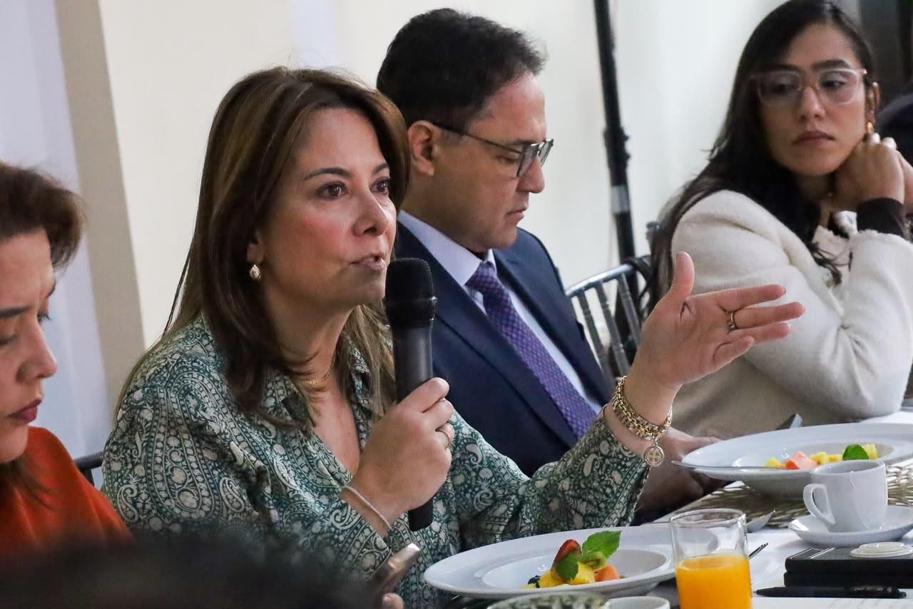 La ministra de Salud, Ana María Vesga, anunció lo que será el aumento de la UPC para 2027.