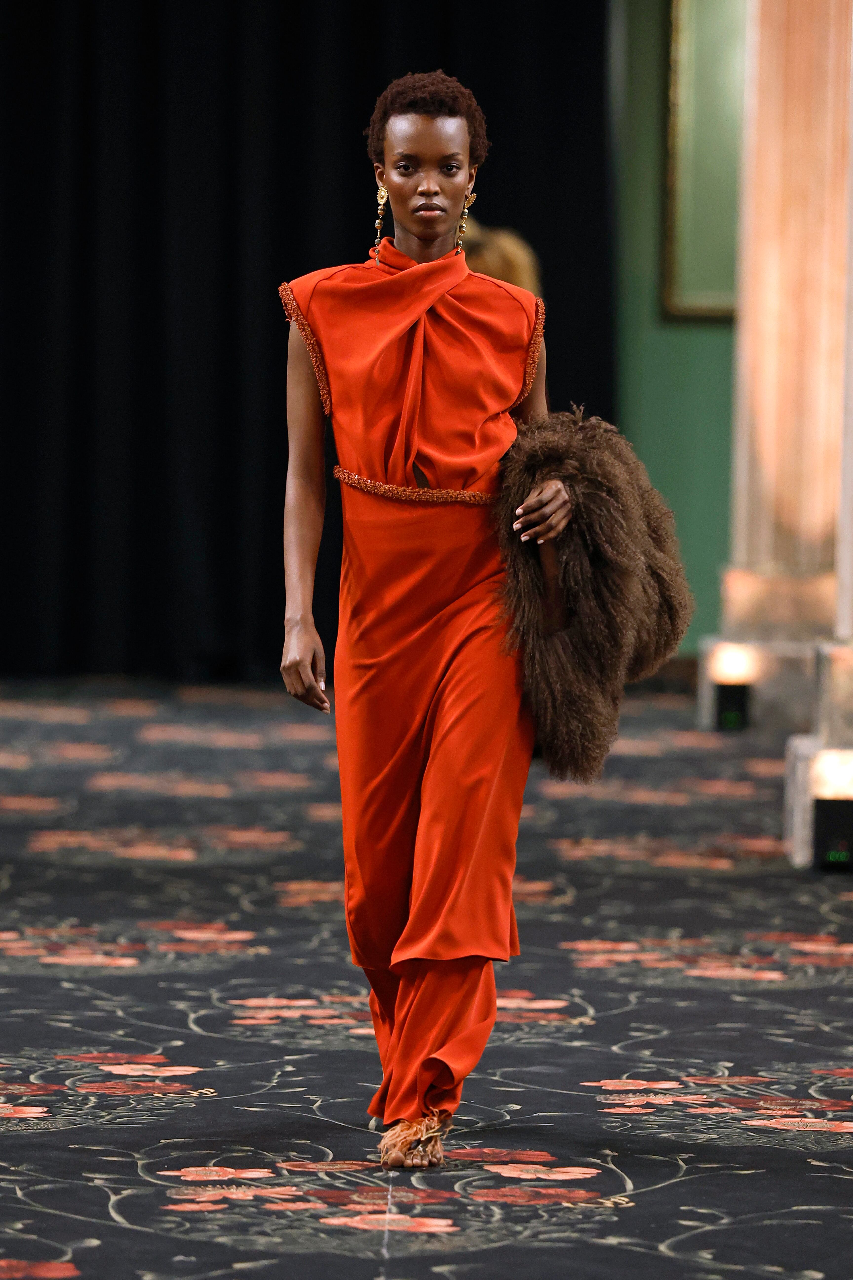 Johanna Ortiz, la diseñadora caleña, fue la encargada de inaugurar la Mercedes Benz Fashion Week Madrid 2026 con su colección 'Alma'