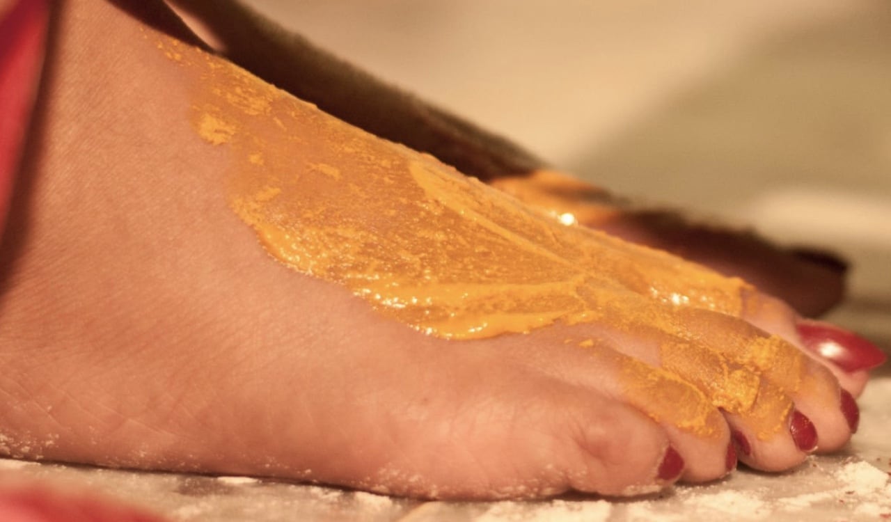 Aplicar la cúrcuma en los pies puede traer grandes beneficios para la salud de los mismos