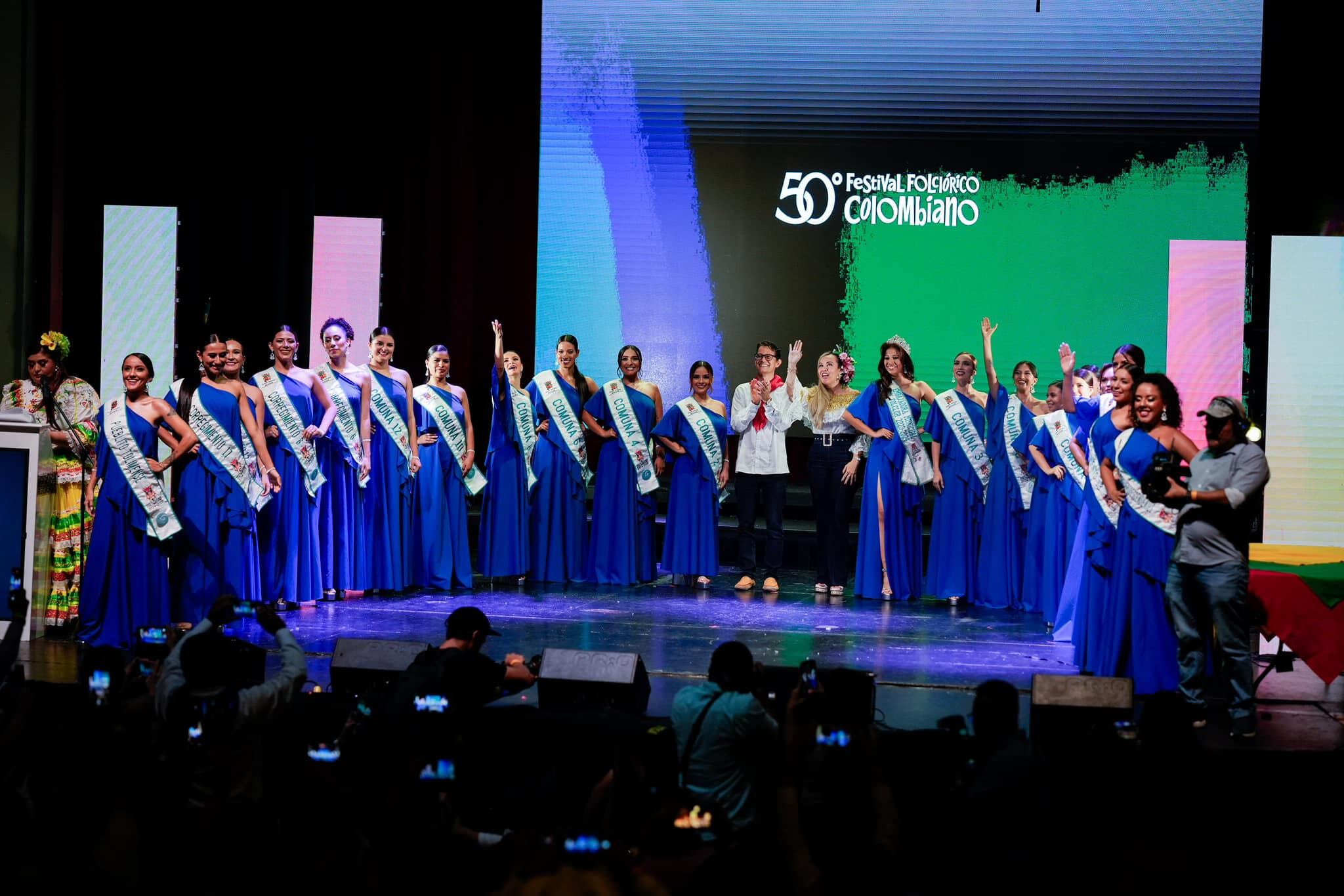Embajadoras comunales y candidatas al Encuentro Municipal del Folclor.