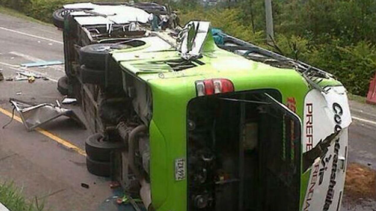 El bus pertenecía a la empresa Cootranshuila, de placas TZX 992.