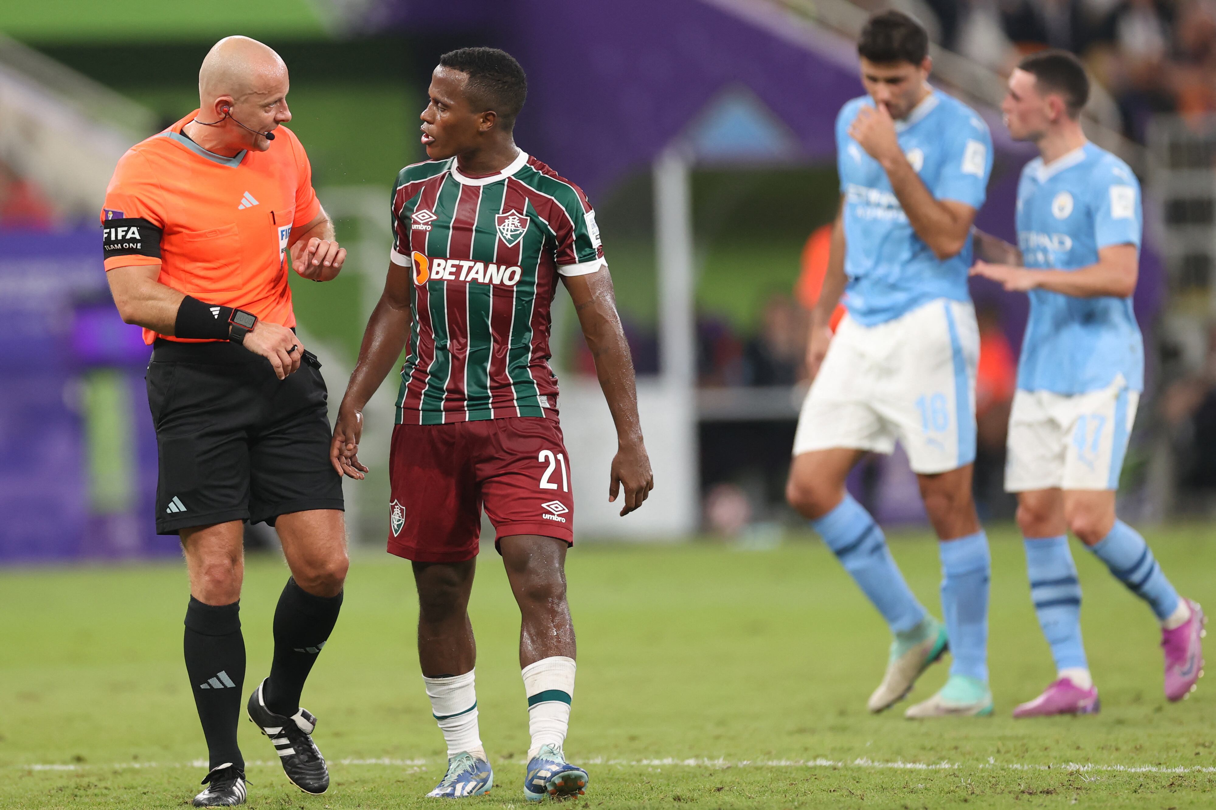 Polish referee Szymon Marciniak speaks with Fluminense's Colombian midfielder #21 Jhon Arias during the FIFA Club World Cup final football match between Brazil's Fluminense and England's Manchester City at the King Abdullah Sports City in Jeddah on December 22, 2023. (Photo by AFP)