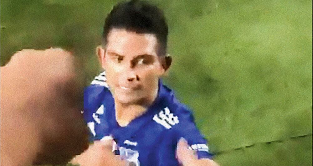 El jugador David Silva recibió insultos por parte de los hinchas de Nacional.  