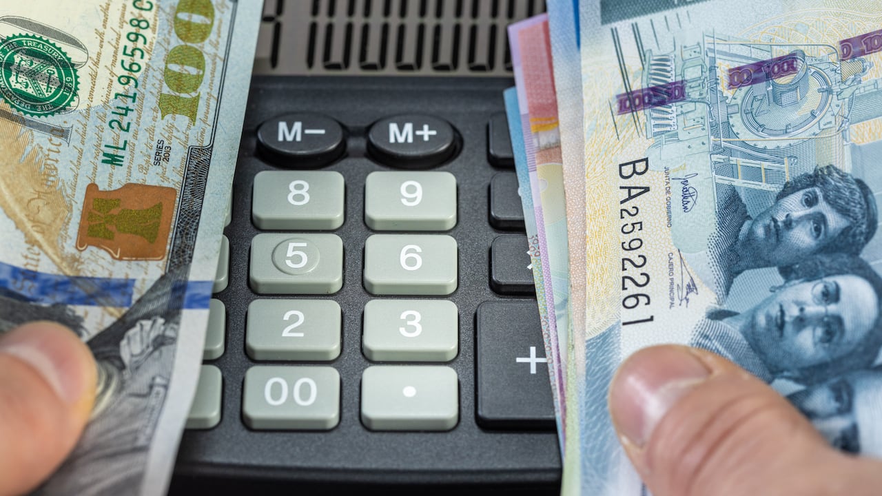 Conversión entre dólares y pesos mexicanos.