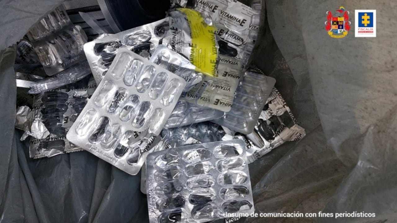 En diligencias realizadas en Bogotá, Valle del Cauca y Cauca fueron incautadas algo más de dos toneladas y media de insumos sólidos, suplementos dietarios, vitaminas y tratamientos terapéuticos.