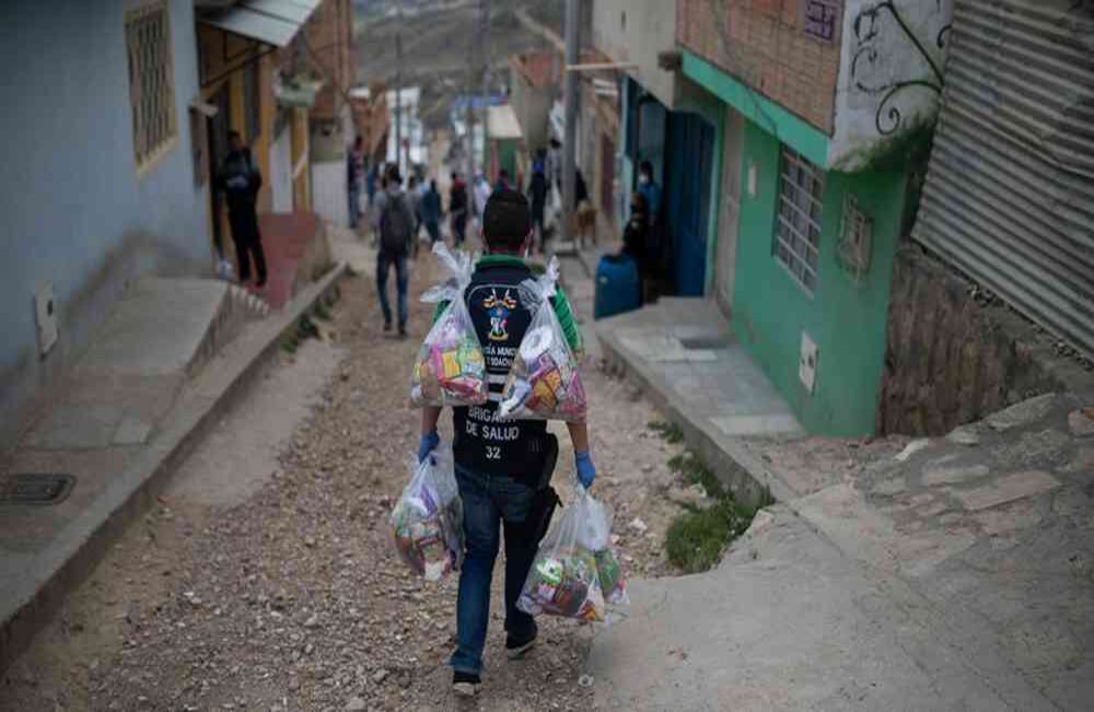 "Muchos alcaldes de Colombia están ayudando a las personas en sus propios municipios, adicionalmente, se complementa con trabajos valiosísimos de los gobernadores", dijo González en Alerta Bogotá. Esteban Vega-SEMANA