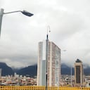 Bogotá prueba un nuevo sistema de alumbrado público que incorpora cámaras, sensores e inteligencia artificial para mejorar la seguridad, detectar fallas y responder ante situaciones de riesgo.