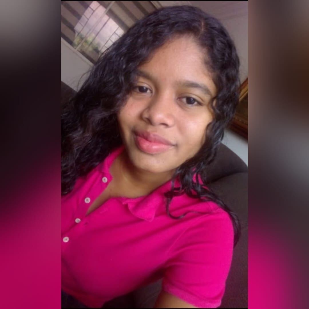 La joven ambientalista colombiana Yuvelis Natalia Morales se reunió con el presidente de Francia Emmanuel Macron a