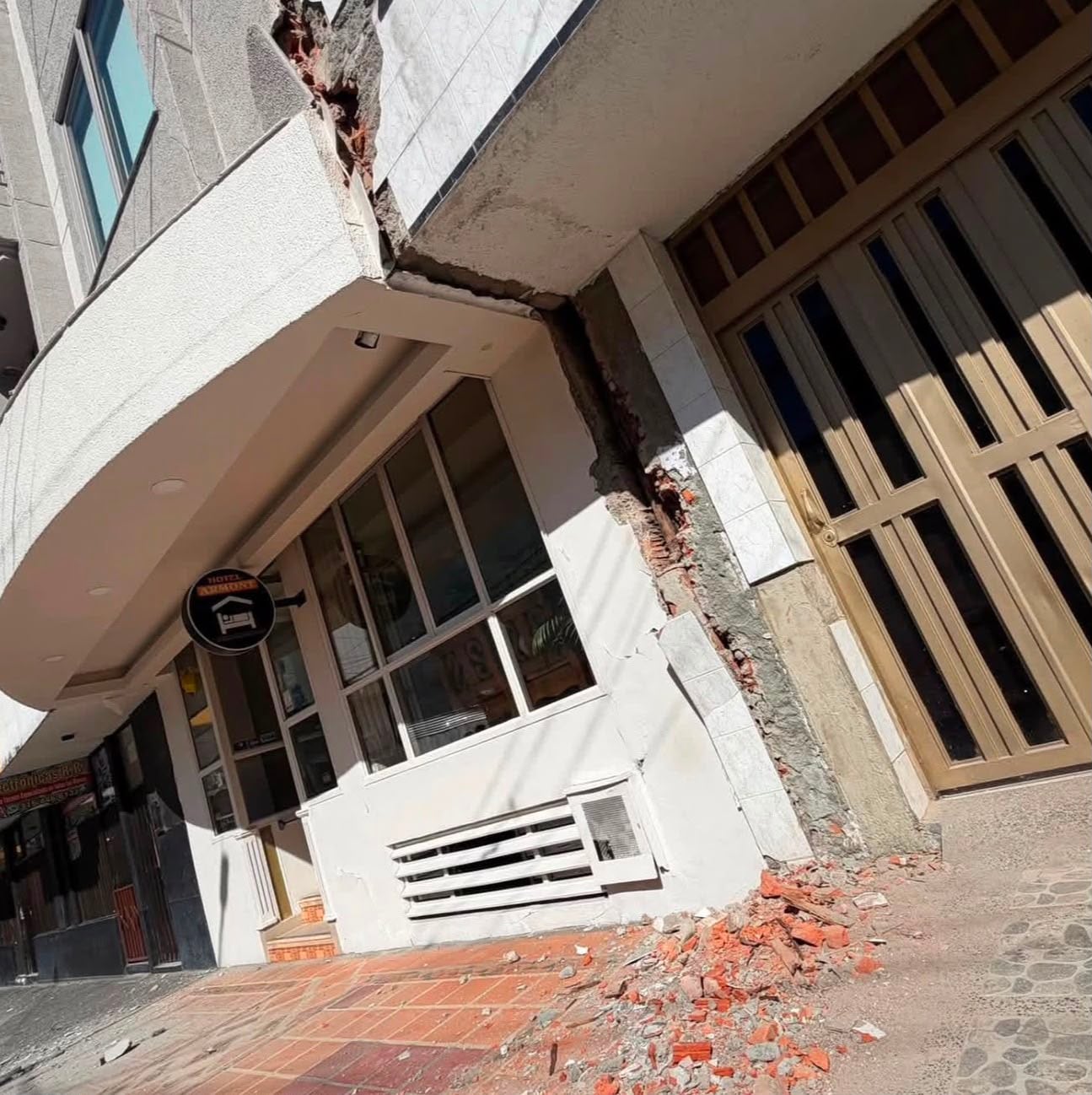 Afectaciones en Calarcá por el terremoto de este lunes, 10 de agosto.