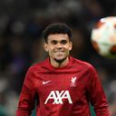 TOULOUSE, FRANCE - NOVEMBER 09: Luis Diaz of Liverpool warms up prior to the UEFA Europa League 2023/24 match between Toulouse FC and Liverpool FC at Stadium de Toulouse on November 09, 2023 in Toulouse, France. (Photo by Justin Setterfield/Getty Images) LUIS DÍAZ