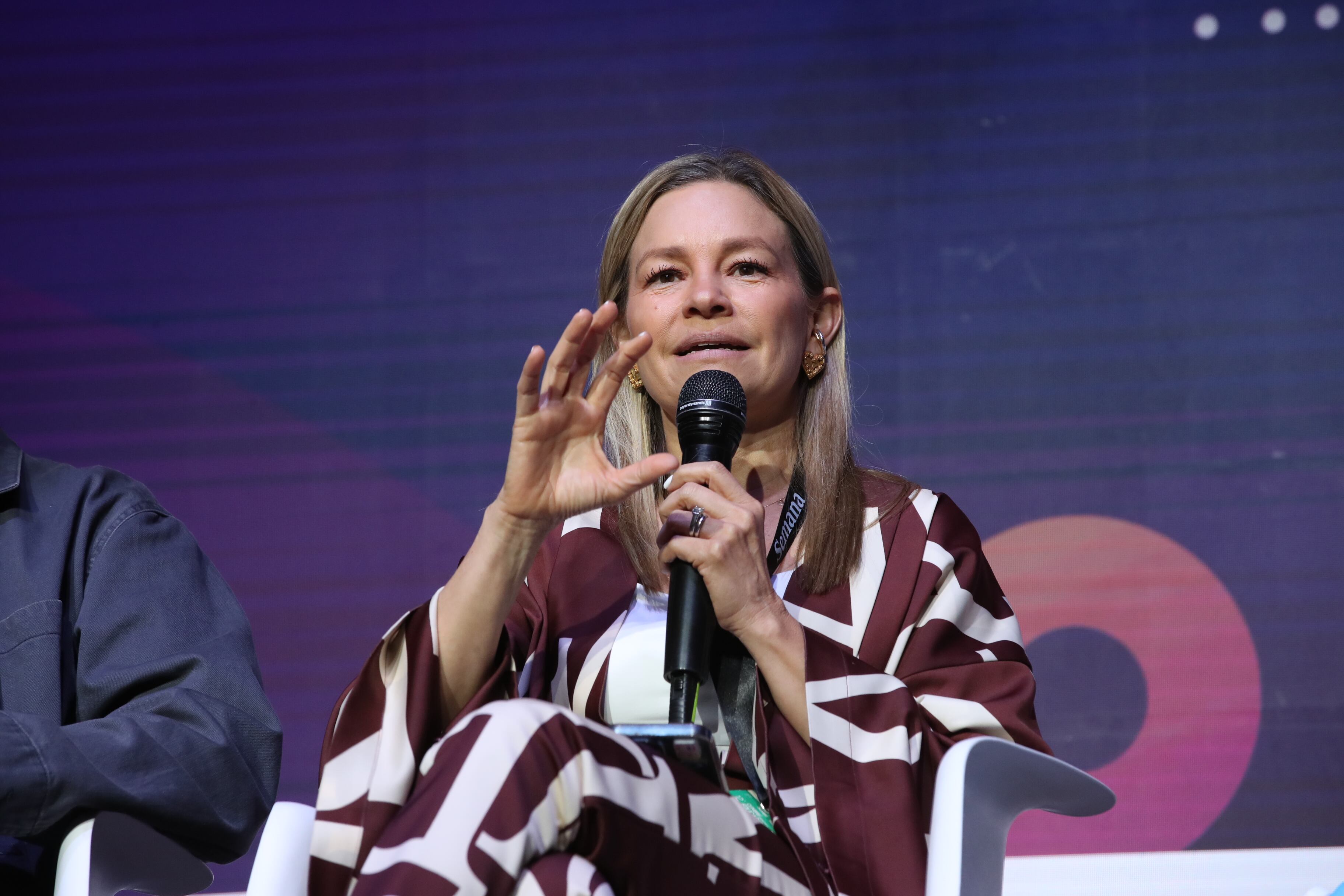 Foto Semana. Cumbre Líderes por la Educación (CLE) 24 y 25 de septiembre de 2025


Panel La IA: poder de Transformación en el aula

José Rafael Espinosa
CEO y cofundador de Mentu, creador de Shaia, IA para maestros
Vicky Ricaurte
CEO y cofundadora de Arukay
Ivaldo Torres Chávez
Rector de la Universidad de Pamplona (Unipamplona)
Rafael Eduardo Benjumea Hoyos
Gerente de evaluación y analítica de iM-PROVE


Modera: Pablo Arbeláez
Director del Centro de Investigación y Formación en IA (CinfonIA), de la Universidad de los Andes