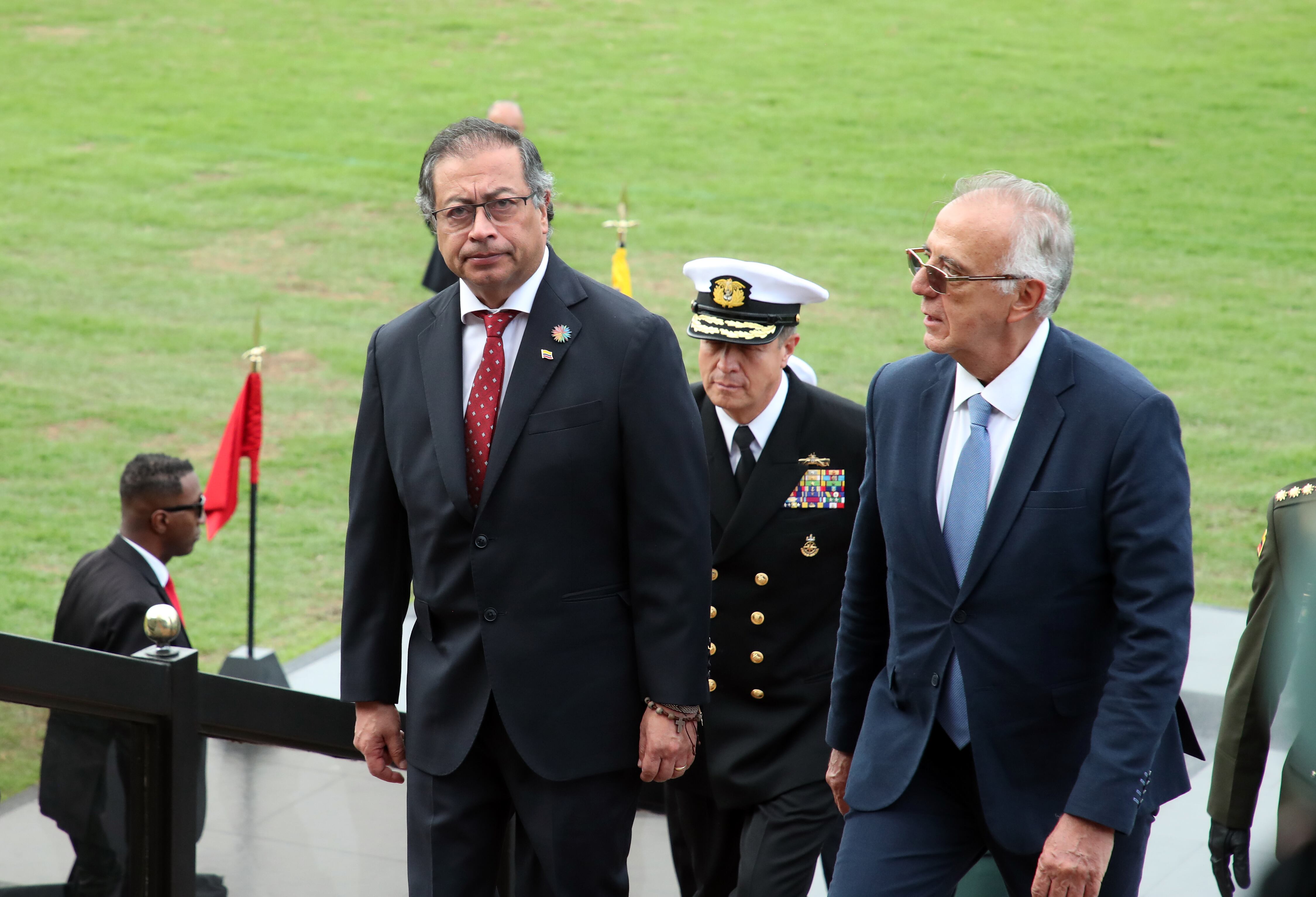 Presidente Gustavo Petro Ministro de Defensa Nacional Iván Velásquez Gómez
