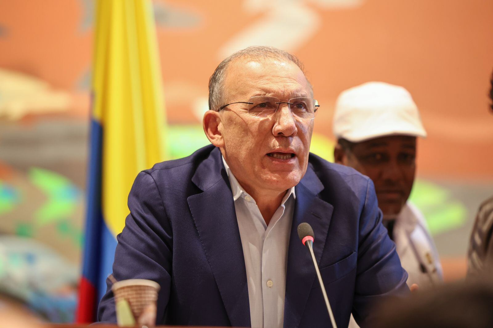 Roy Barreras se salió de la sesión donde el Congreso pleno debía escuchar a las víctimas del conflicto.