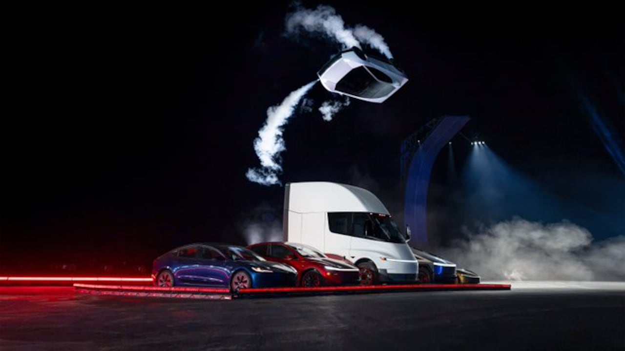 El nuevo Tesla Roadster ha generado expectativas por sus capacidades, aunque expertos cuestionan si sus características son compatibles con la movilidad cotidiana.