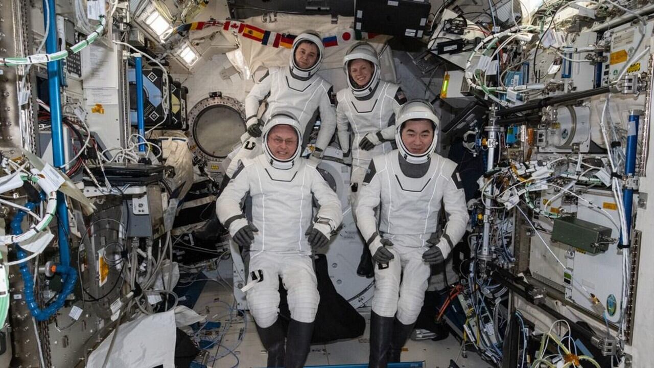 Los médicos aún no encuentran una explicación para el malestar de Fincke, que fue ayudado por sus colegas rápidamente.