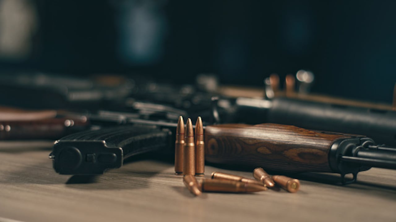 Las autoridades británicas informaron este martes que harán entrega a Ucrania de munición fabricada con uranio empobrecido, una decisión con la que busca aumentar el apoyo a Kiev a medida que lucha contra las fuerzas rusas en el marco de la invasión.