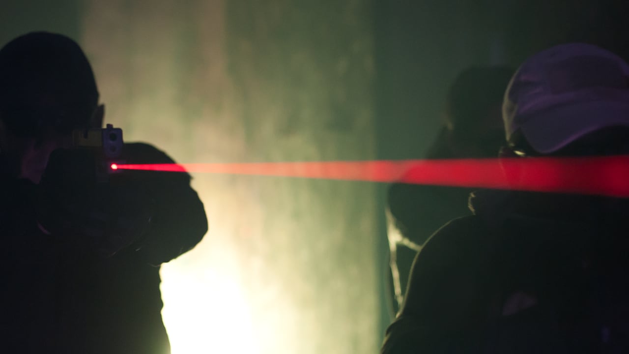 Foto de referencia sobre arma láser