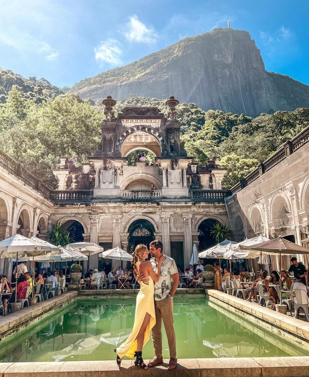 Maythe González está comprometida con Anuar Pérez.