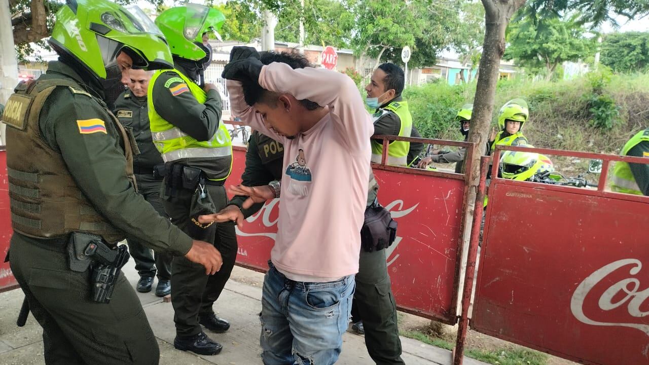 Policía Metropolitana de Barranquilla en requisas de controles especiales.