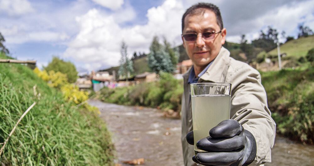 Villapinzón. Desde el primer municipio, se puede ver el agua totalmente negra.