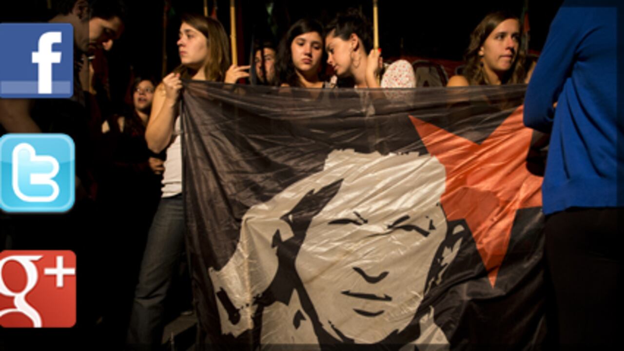 Venezolanos lloran la muerte del presidente Chávez.