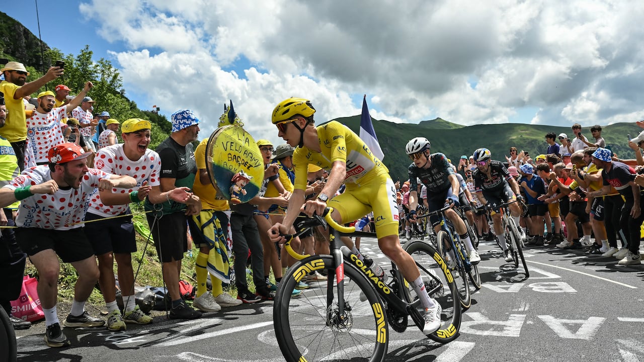 UAE Team Emirates team's Slovenian rider Tadej Pogacar wearing the overall leader's yellow jersey (C) cycles ahead of Team Visma - Lease a Bike team's Danish rider Jonas Vingegaard (2nd L), Red Bull - BORA - hansgrohe team's Slovenian rider Primoz Roglic and Soudal Quick-Step team's Belgian rider Remco Evenepoel wearing the best young rider's white jersey (rear) in the ascent of Pas de Peyrol (Puy Mary) during the 11th stage of the 111th edition of the Tour de France cycling race, 211 km between �vaux-les-Bains and Le Lioran, in the Massif Central mountains of central France, on July 10, 2024. (Photo by Marco BERTORELLO / AFP)