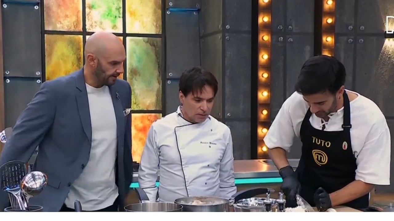Ramiro Meneses llegó a las cocinas de MasterChef Celebrity 2026 para acompañar a los participantes durante el esperado reto de salvación.