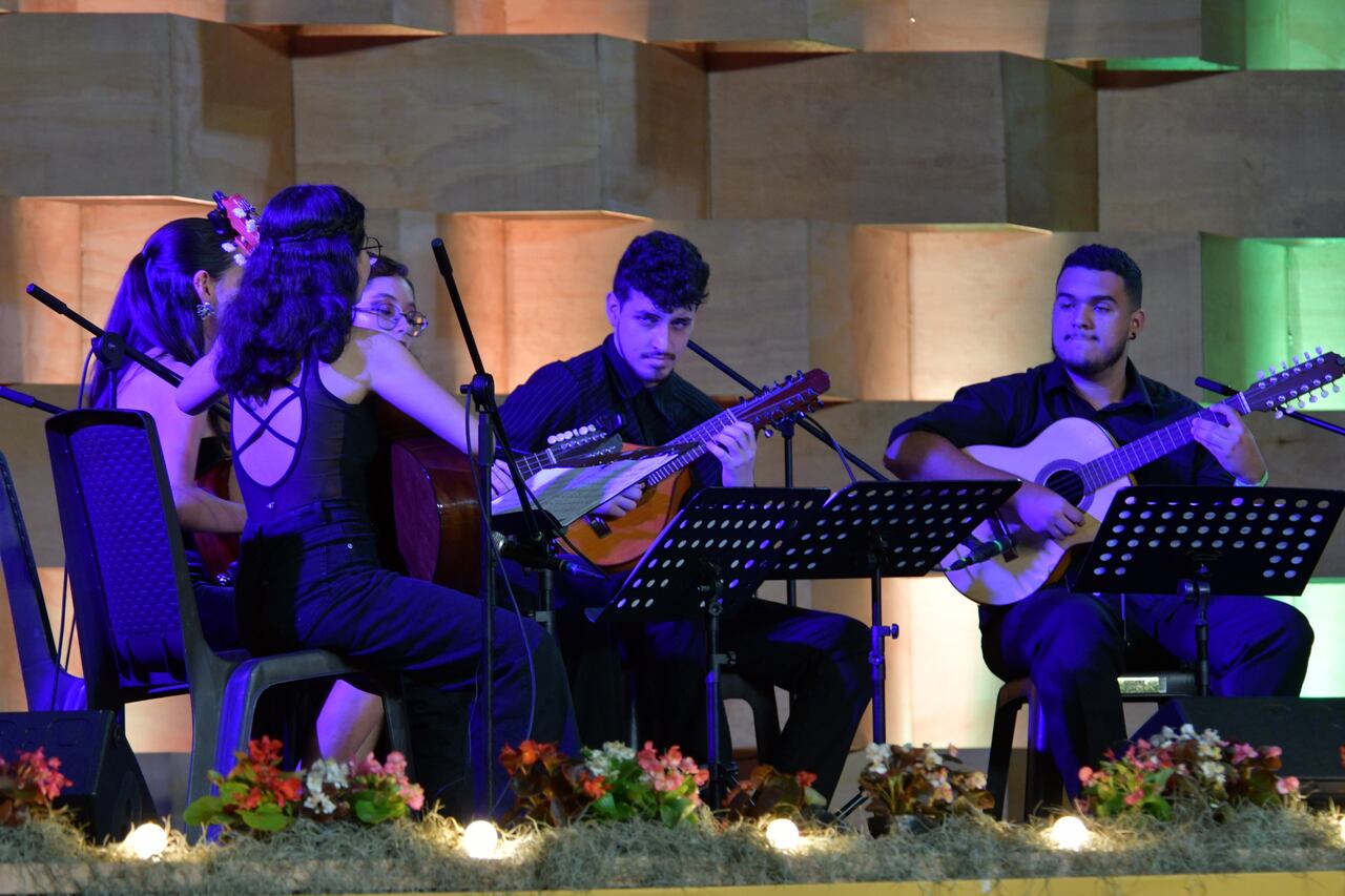 Gran final del Mono Nuñez en Ginebra Valle,don de los ganadores fueron instrumental trío Plenilunio de Bogota y en categoría vocal el dueto Florecer Andino de Caldas.