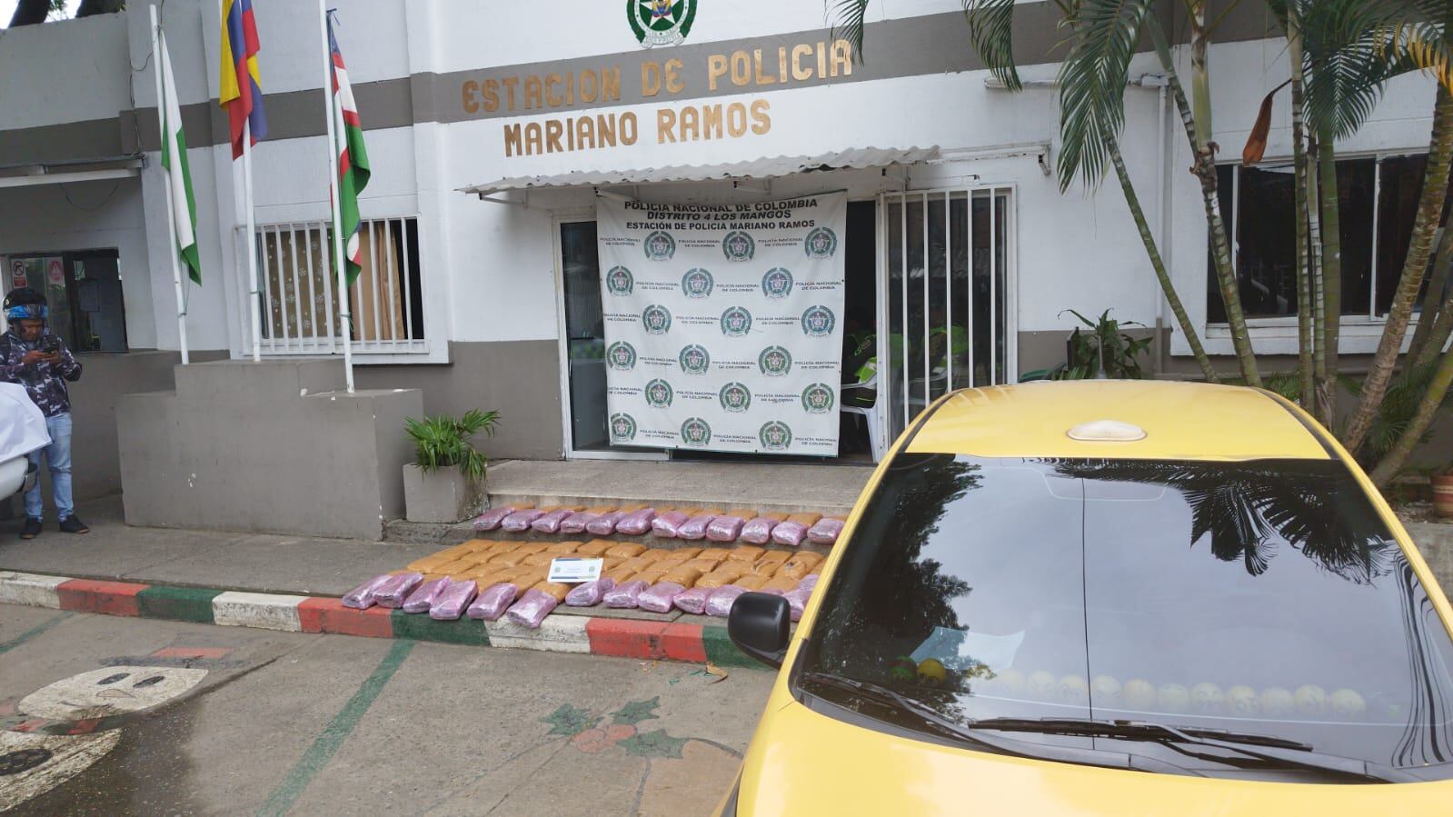 El taxi estaba repleto de marihuana.