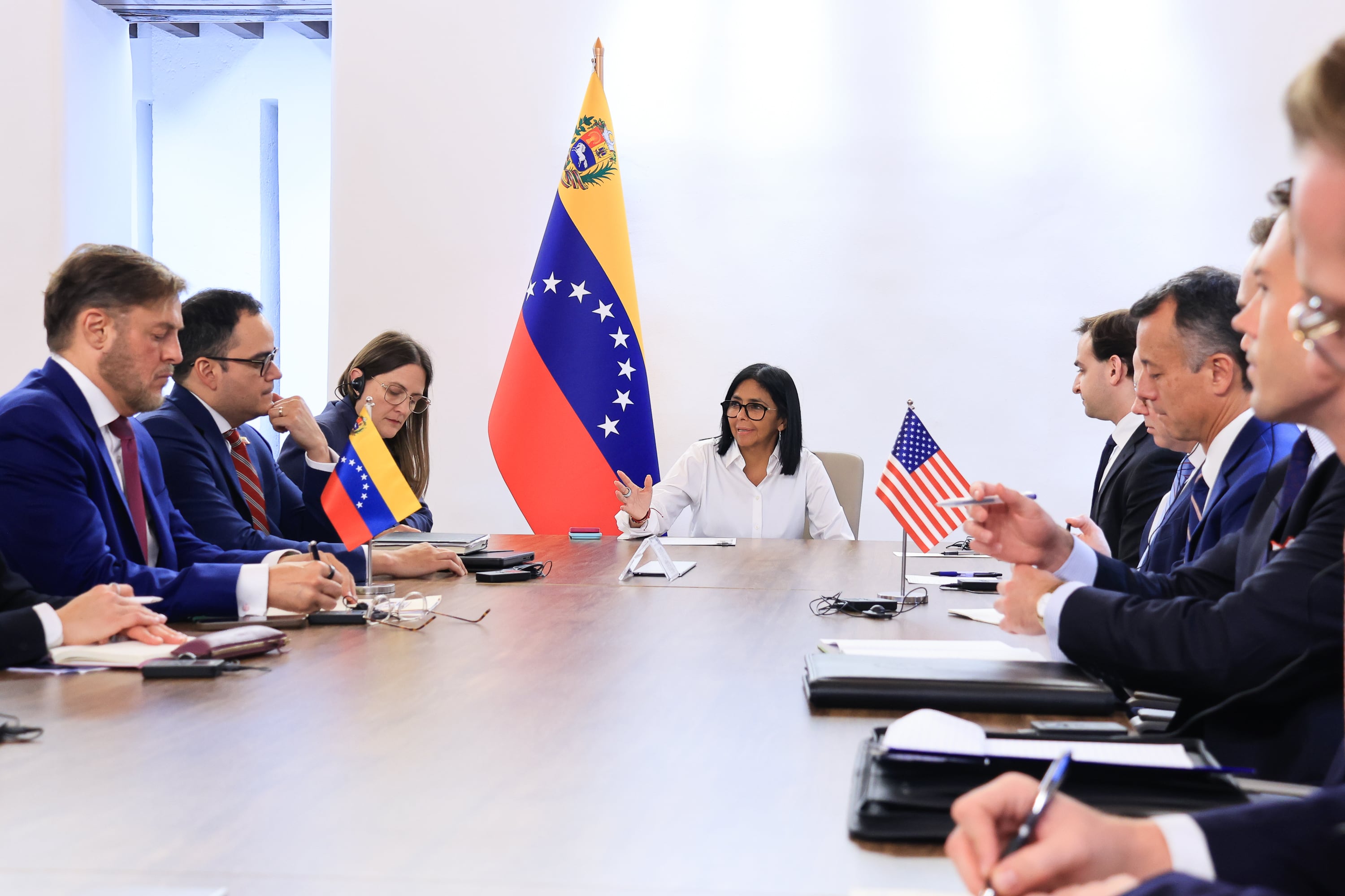 Presidenta Delcy Rodríguez dirige encuentro con delegación de alto nivel proveniente de EE.UU.