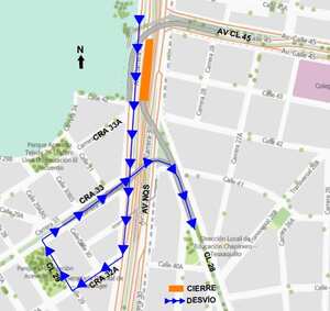 Tránsito vehicular en la zona de obra.