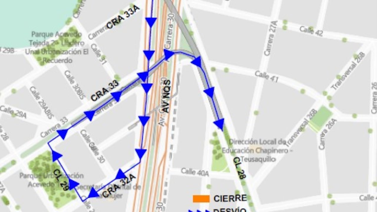 Tránsito vehicular en la zona de obra.