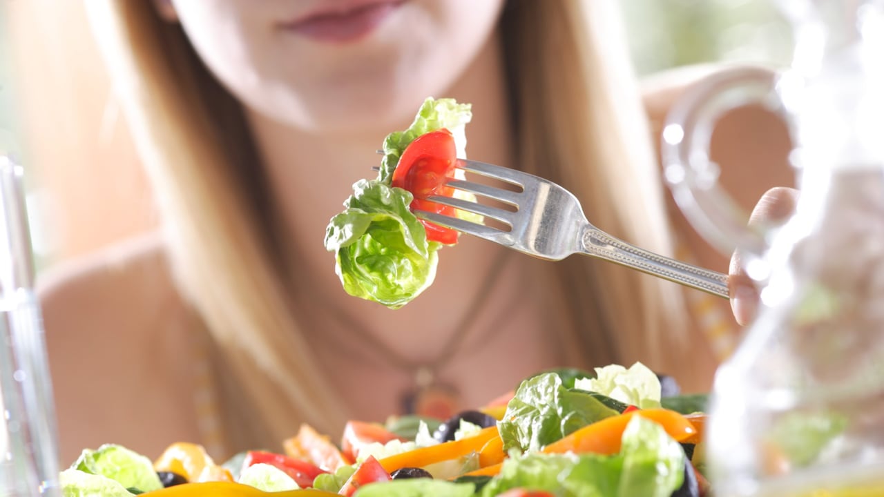 Hay alimentos que por su características no deberían consumirse juntos en una comida.