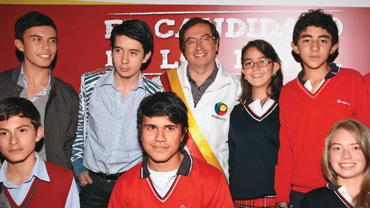 Gustavo Petro fue elegido en 2011 como el candidato de los niños para de Bogotá la alcaldía de Bogotá, título que ganó también en las elecciones reales.