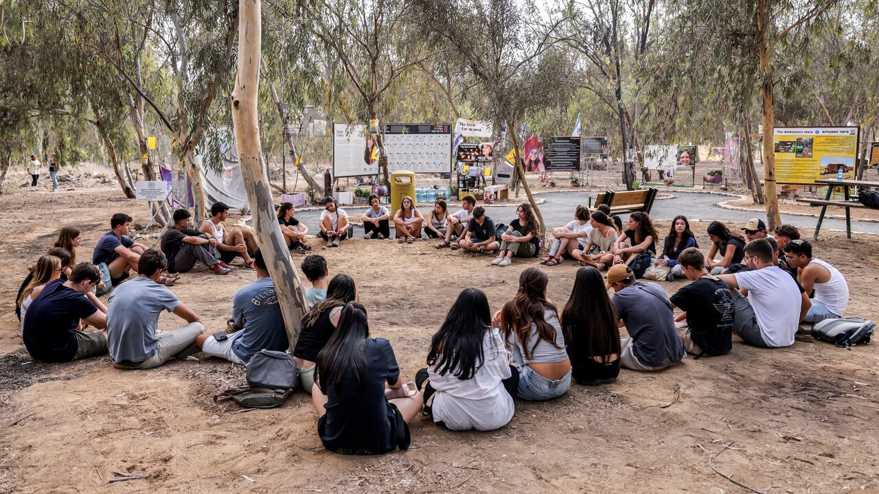 Homenajes a las víctimas en Israel del Festival Nova, donde 364 personas fueron asesinadas y 40 fueron secuestradas.