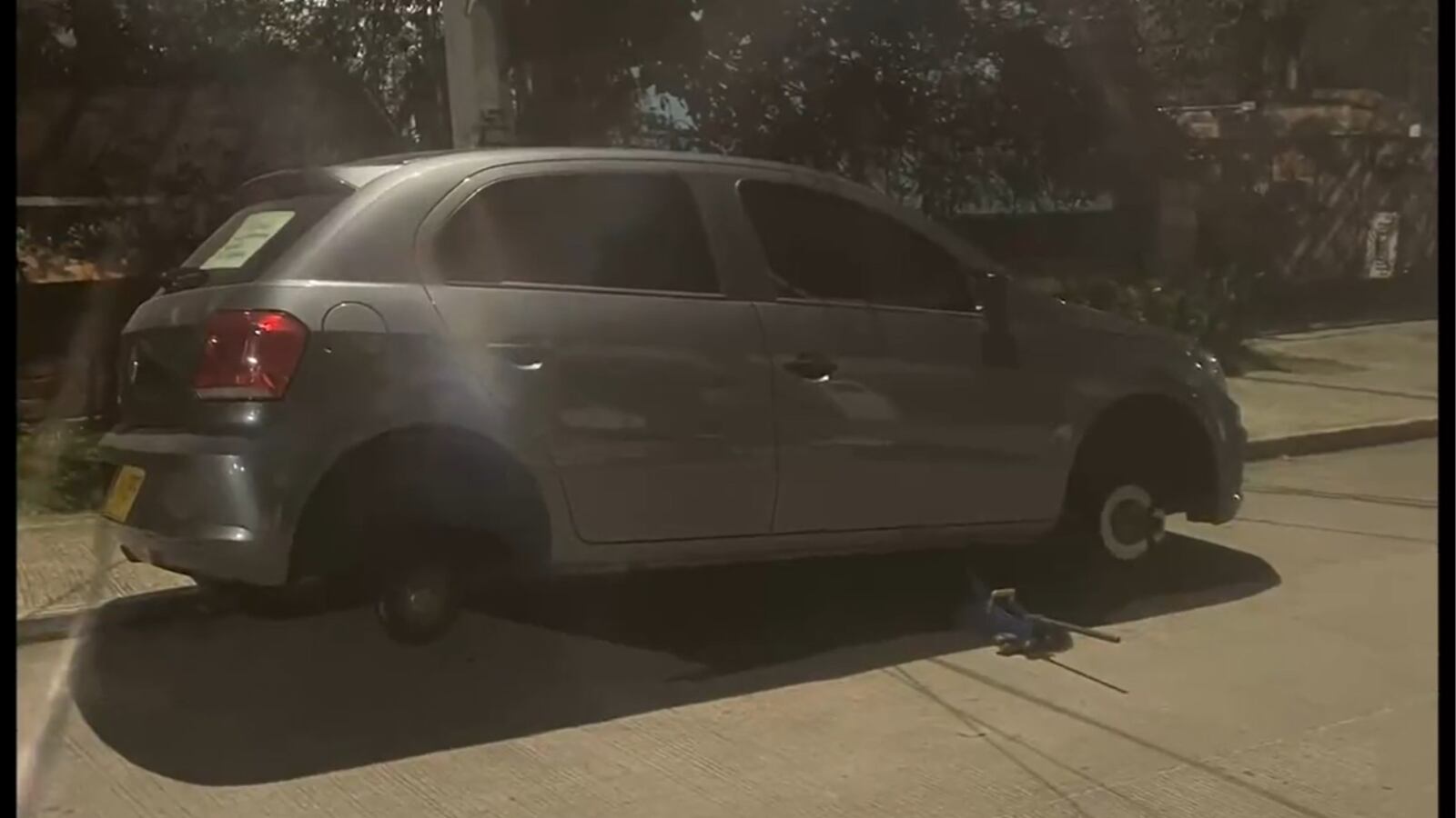 El auto fue desmantelado en menos de 30 minutos.