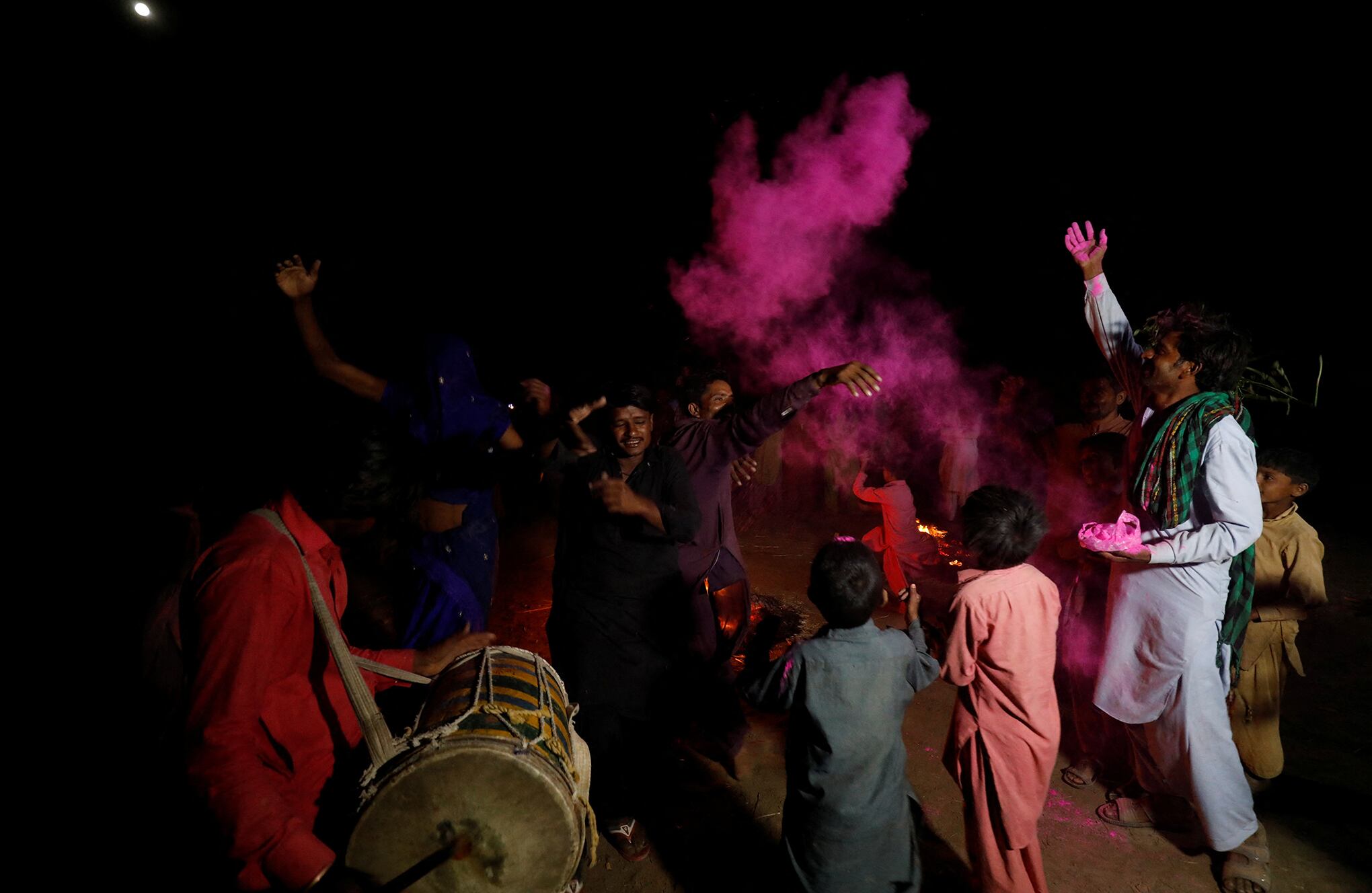 En Imágenes : Los agricultores pakistaníes luchan una batalla perdida para salvar la cosecha de chile