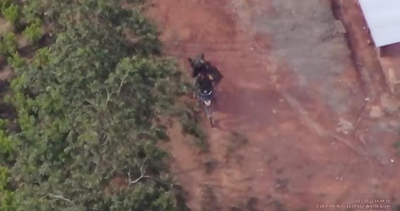 Disidencias de las Farc moviéndose por el Cañón del Micay, en el Cauca.