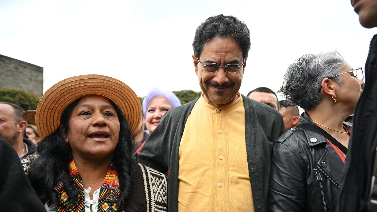 Aida Quilcué e Iván Cepeda. (Photo by RAUL ARBOLEDA / AFP)