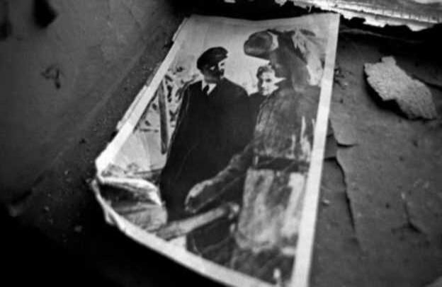 Tirada en el piso de un apartamento en Pripyat se ve una pequeña imagen en blanco y negro de Vladimir Lenin. Foto: Jerzy Wierzbicki